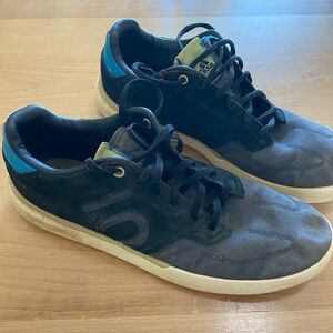 Five Ten Adidas Mountain Bike Men’s size 10.5 Black and Blue